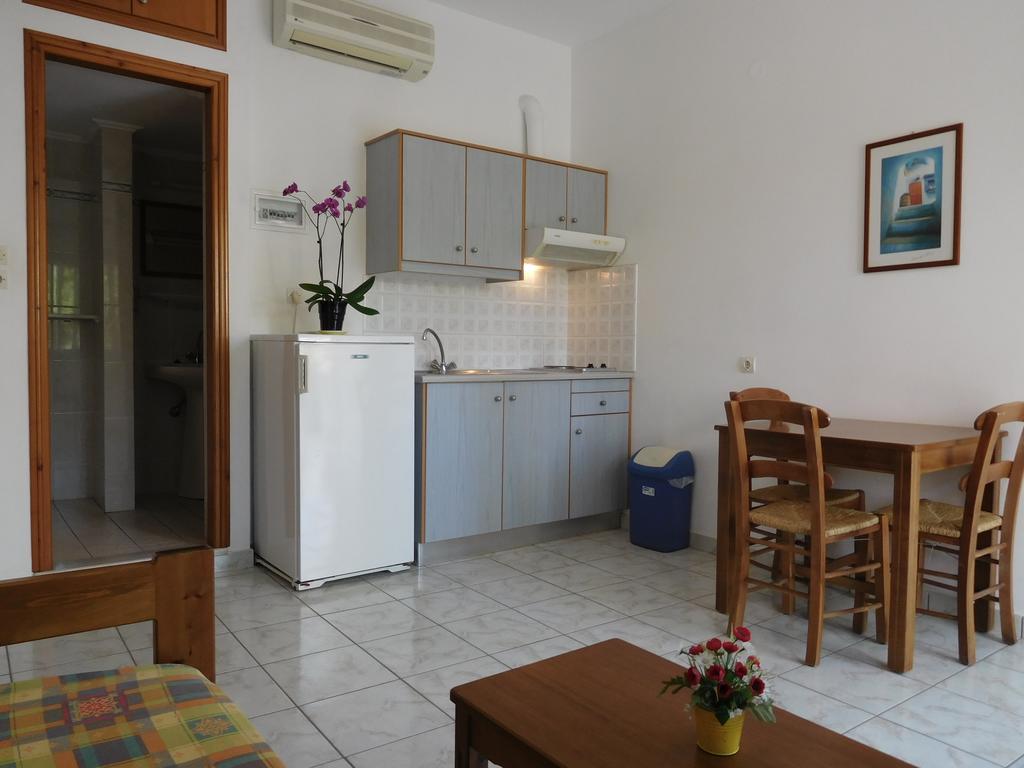 Anthea Apartments Palaiochora Exterior photo