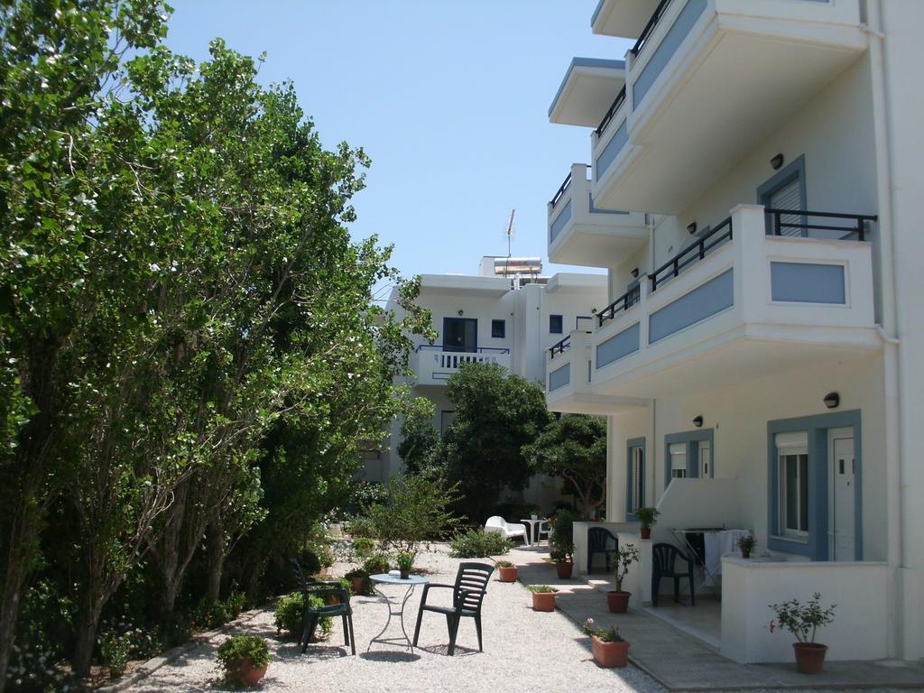 Anthea Apartments Palaiochora Exterior photo